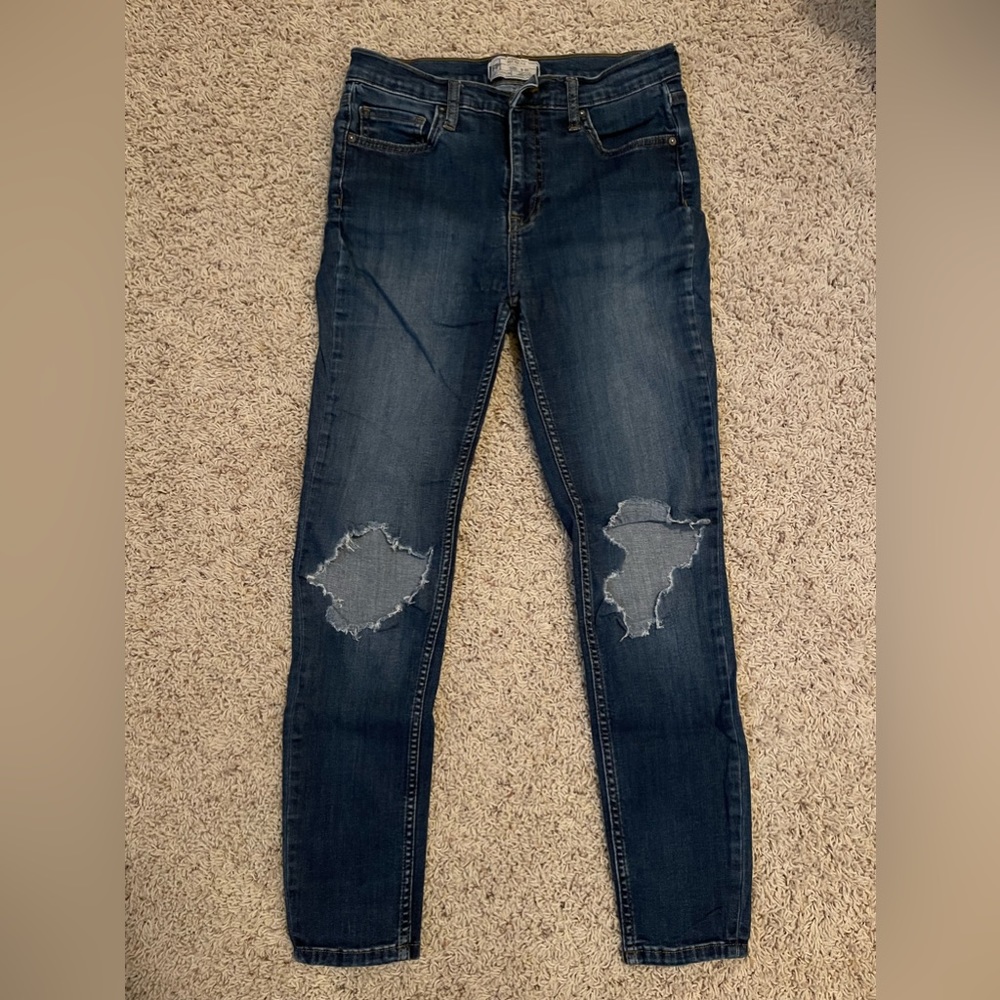 FREE PEOPLE | RIPPED JEANS